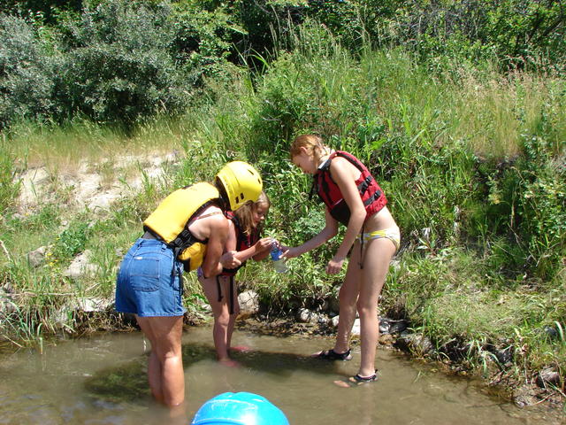 The girls had fun looking for, and trying to catch, little minnows at White Bird.