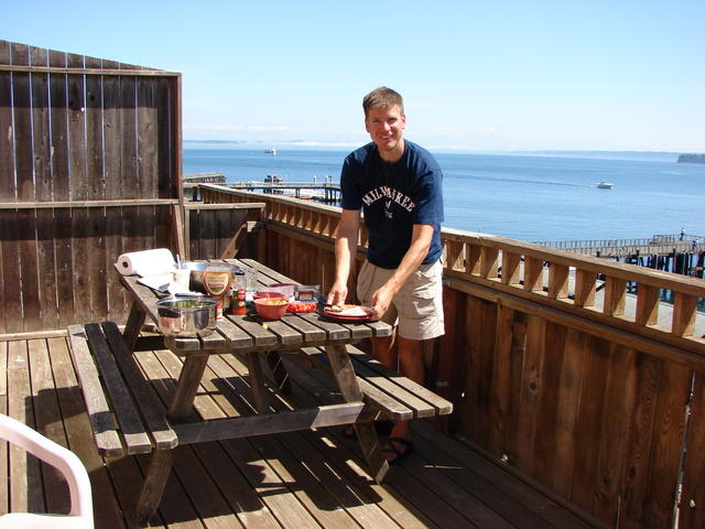 James offered to clean up the lunch and wash the dishes.