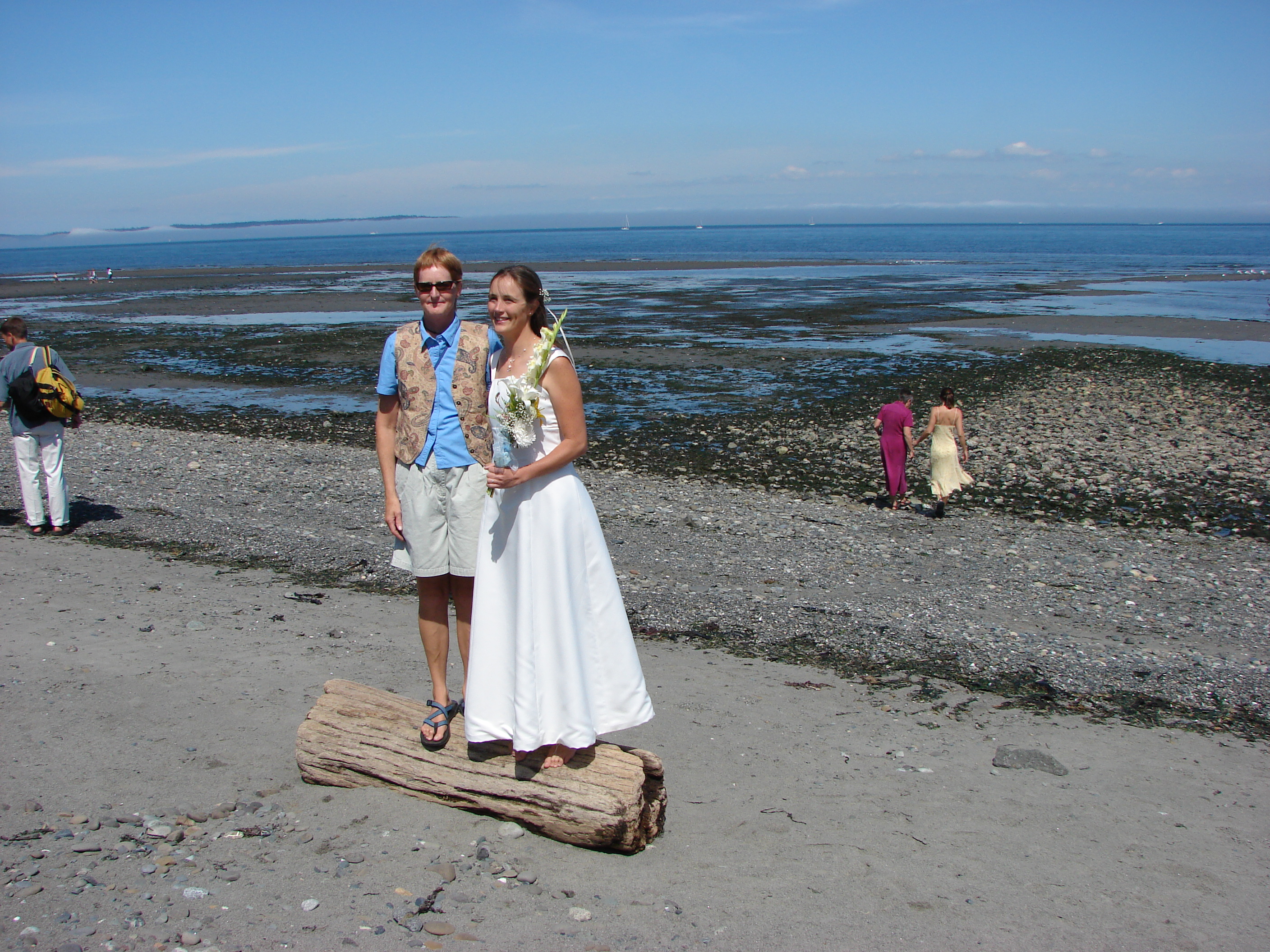 LW and Lindsay play "queen of the log."