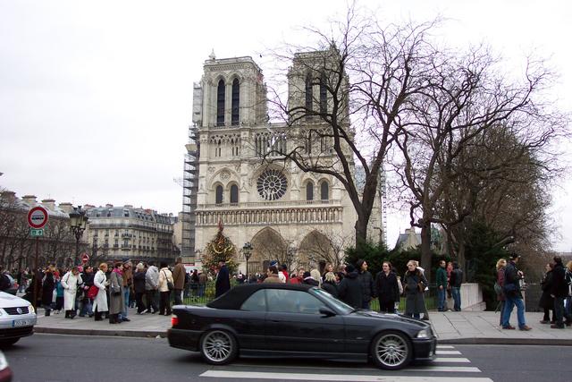 We walked right up to Notre Dame!