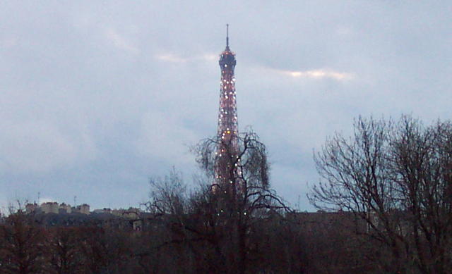 Oh my gosh!  We're getting closer to the Eiffel Tower!