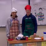 Las cocineras preparan galletas.