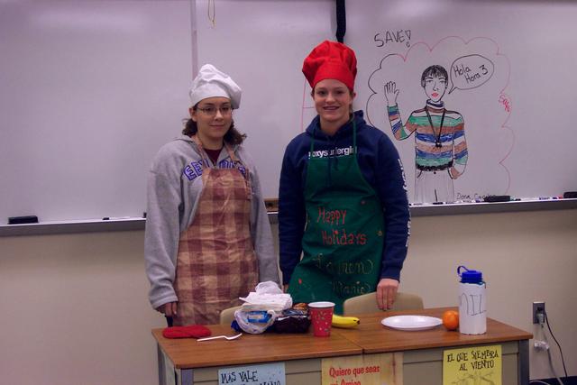 Las cocineras preparan galletas.