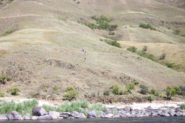 Can you spot the hikers coming back down?