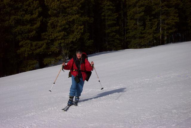 Wow!  What great technique!  Who is that awesome skier?